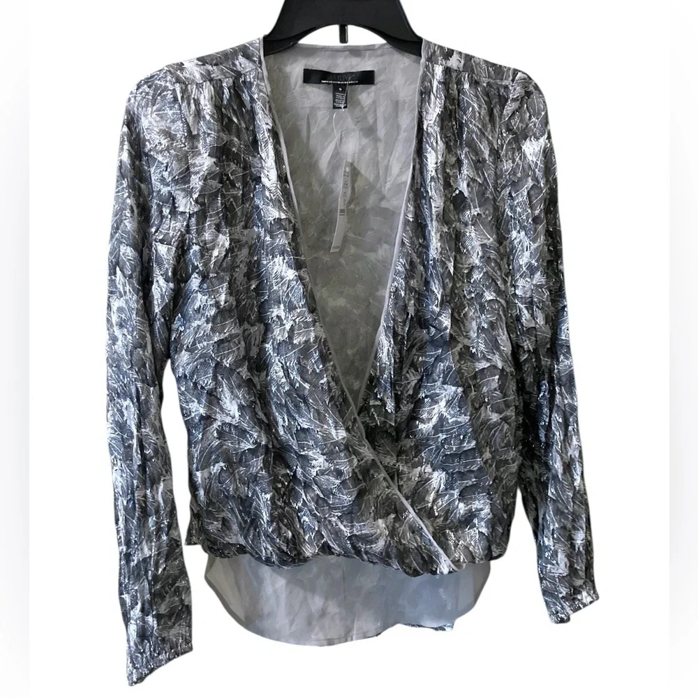 White House Black Market Size 0 Long Slv Silver Metallic Threads Feather Print - Picture 1 of 3